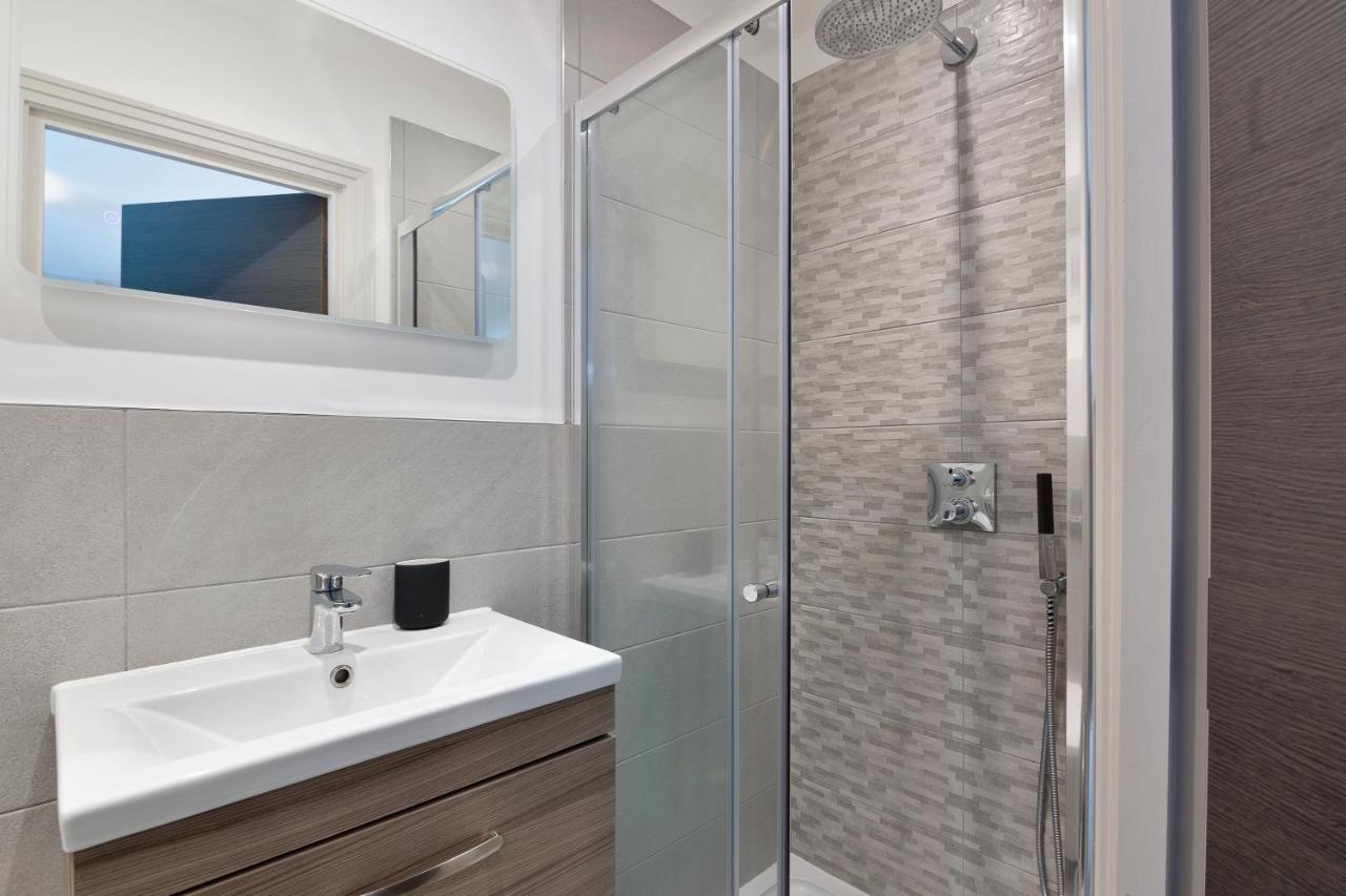 Spacious, 3 Bedroom, 2 Bathroom, Surbiton 外观 照片