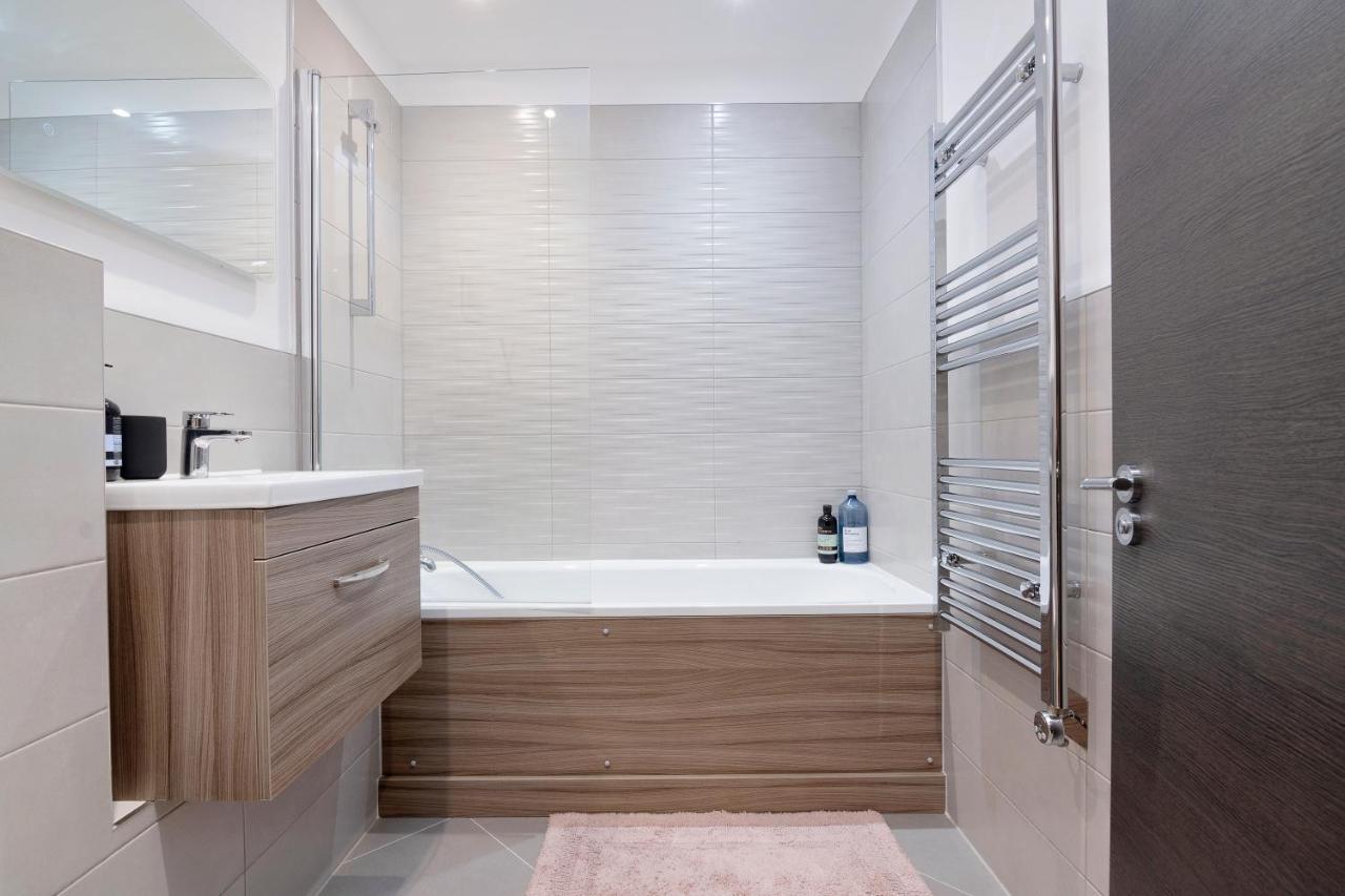 Spacious, 3 Bedroom, 2 Bathroom, Surbiton 外观 照片