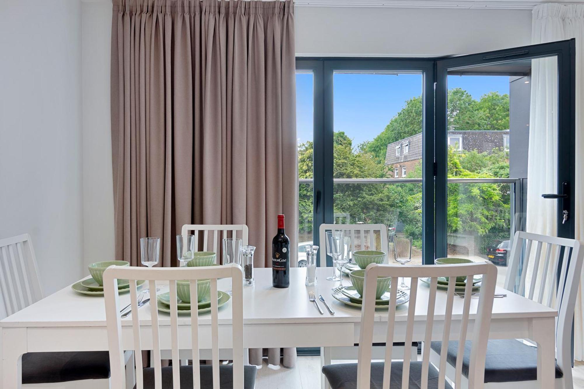 Spacious, 3 Bedroom, 2 Bathroom, Surbiton 外观 照片